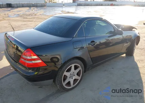 2000 Mercedes-Benz Slk 230 Kompressor z USA, uszkodzony, nr VIN WDBKK47F1YF168337
